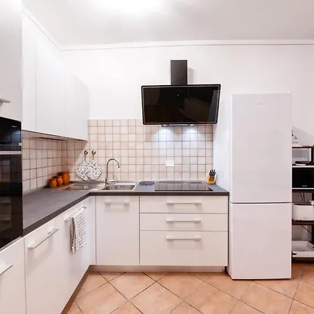 Wolf House - Peschiera - Jacuzzi Privata Apartment *